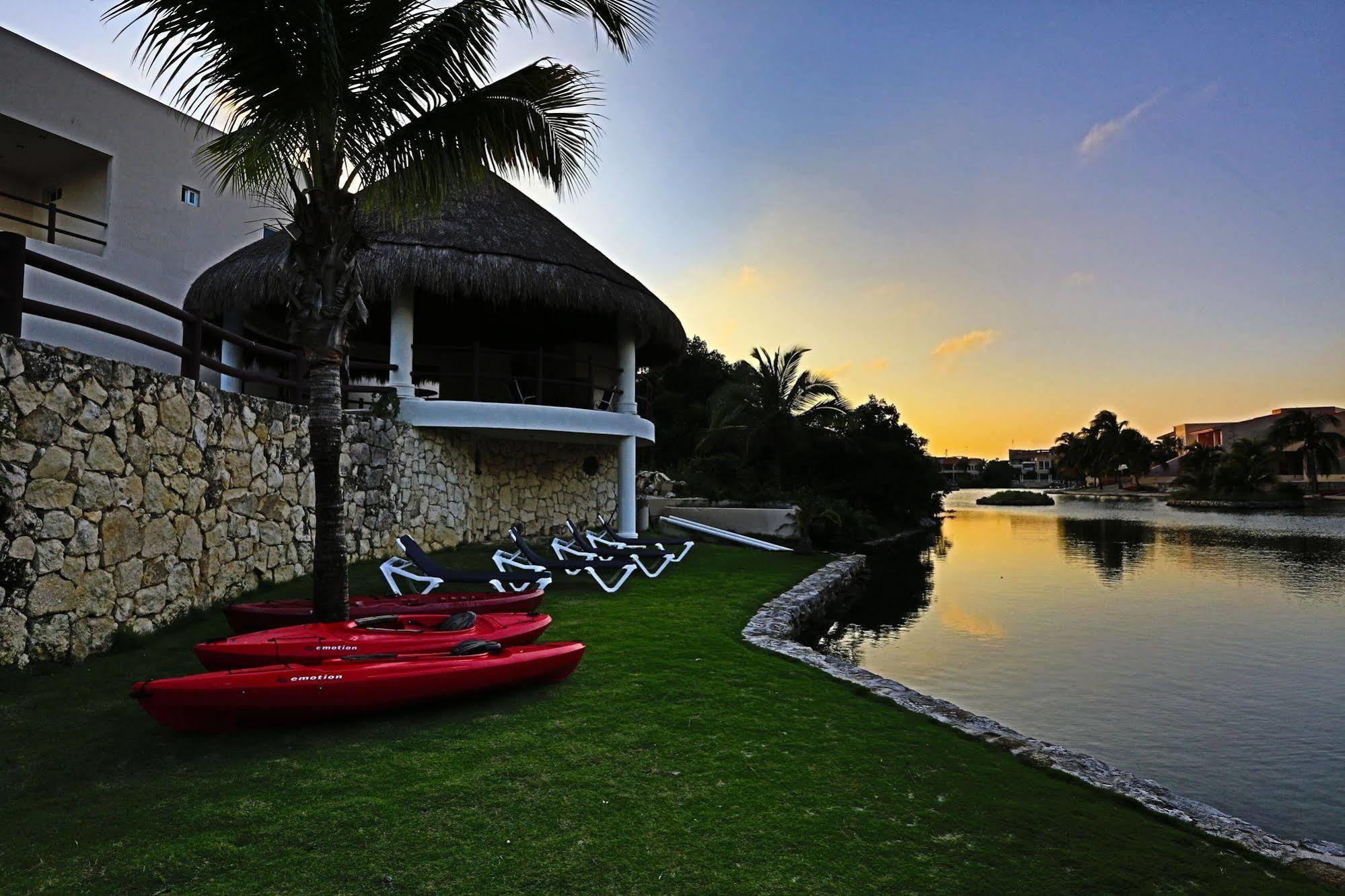 Coral Maya Stay Suites Puerto Aventuras Bagian luar foto